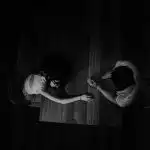 Proč se bojíme skutečné intimity: zeď z cihel, které jsme si sami postavili proc-se-bojime-skutecne-intimity-zed-z-cihel-ktere-jsme.jpg