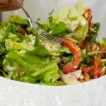 Salát se zelení a pstruhem - recept na zdravé jídlo od šéfkuchaře salat-se-zeleni-a-pstruhem-recept-na-zdrave-jidlo.webp.webp