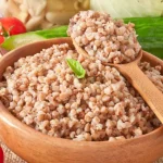 V jaké vodě vařit pohanku - studené nebo horké, aby byla kaše drobivá. v-jake-vode-varit-pohanku-studene-nebo-horke-aby.webp.webp